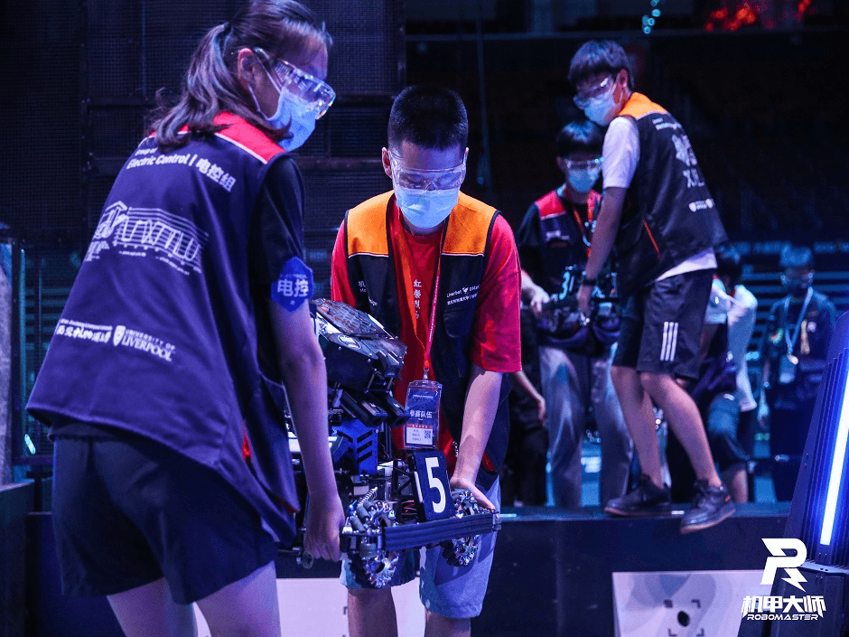 DJI RoboMaster team competition